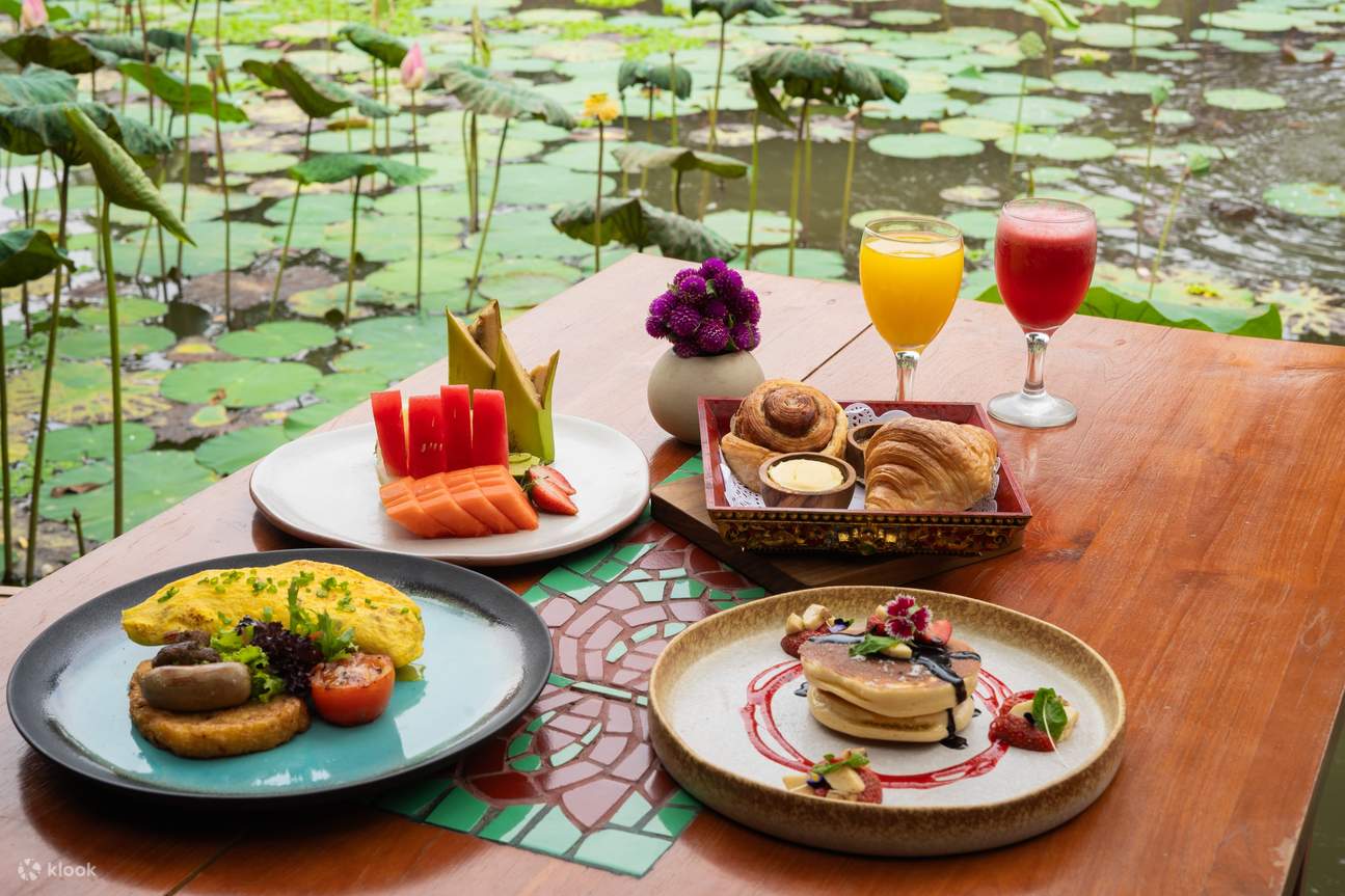 Mengenal Lotus Cafe and Resto: Rasa yang Menghanyutkan di Jantung Cilacap